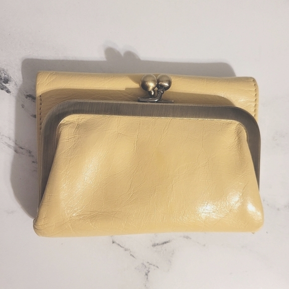 Vintage HOBO Int'l Light Yellow 'Robin' Leather Tri-Fold Wallet - Picture 5 of 12